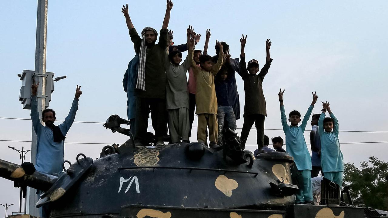 FOTO: Ekspresi Kegembiraan Warga Pakistan Usai Gencatan Senjata India-Pakistan