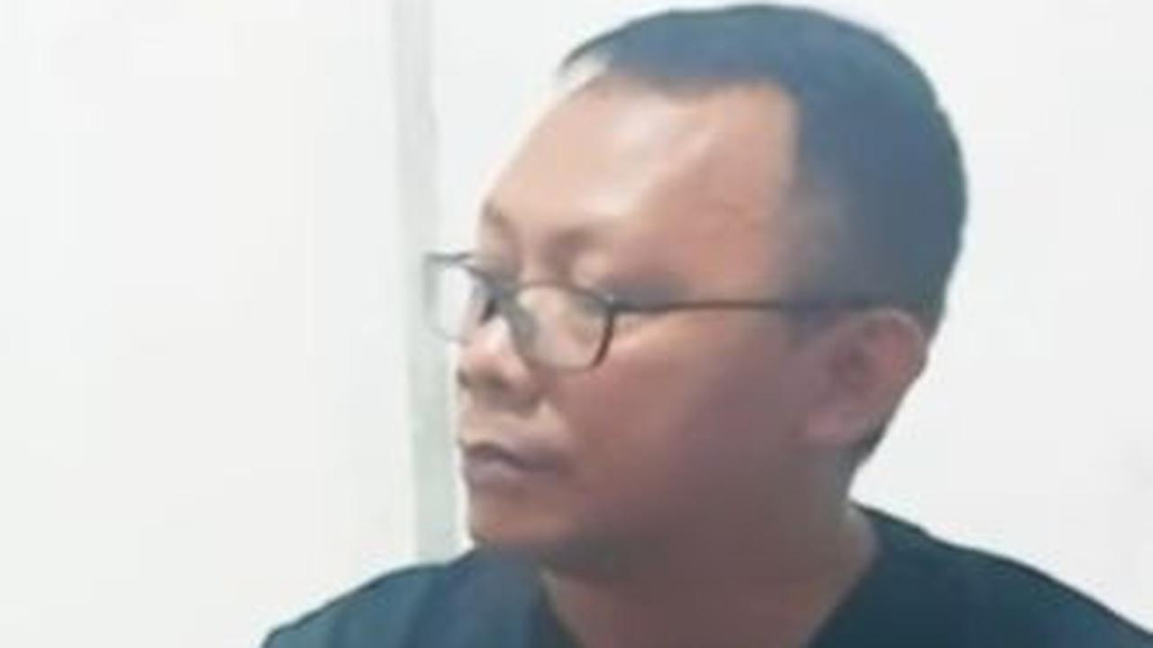"Bapak ke Jakarta dengan tujuan," tanya Asril.<br><br>"Dandan menjadi waria," jawab Aldioanto.&nbsp;<br>