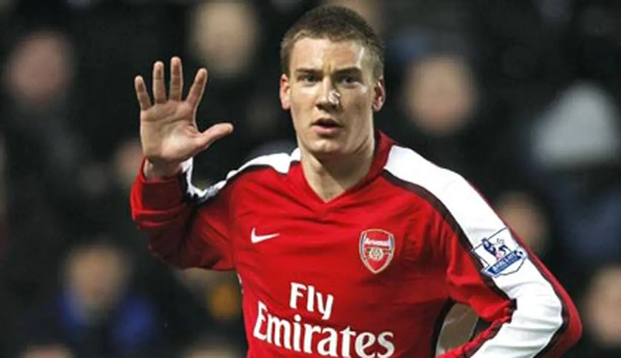 Arsenal's Danish forward Nicklas Bendtner celebrates scoring against Hull City during their English Premier League match on January 17, 2009 at The Kingston Communications Stadium, in Hull. AFP PHOTO/ PAUL ELLIS