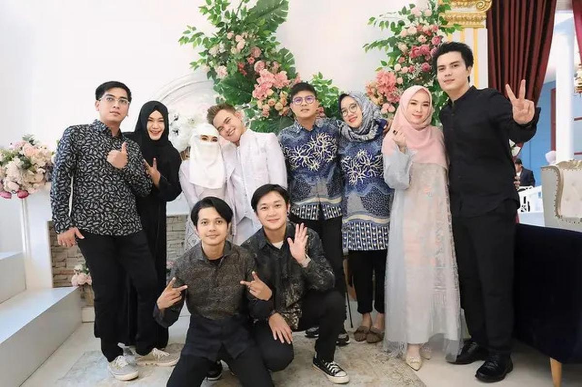 Rujuk Usai 6 Bulan Cerai, 8 Potret Dodhy Kangen Band dan Ayu Rizki Nikah Lagi