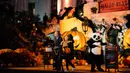 Pada acara Halloween tersebut Jill Biden tampil unik, dia mengenakan kostum panda raksasa. (Tierney CROSS/AFP)