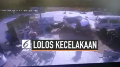Seorang pria lolos dari maut setelah hampir tertabrak mobil ngebut yang dikendarai pria mabuk. Kejadian menegangkan itu terekam kamera CCTV.