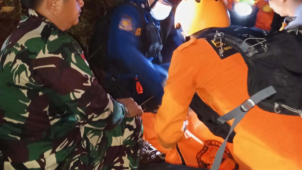 FOTO: TNI AD Kerahkan 209 Personel Evakuasi Helikopter Hilang di Sekadau