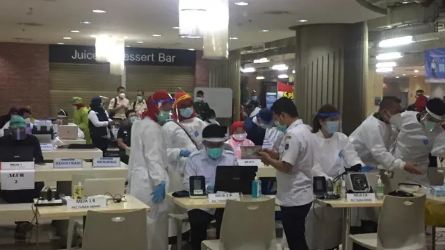 Suasana di ruang vaksin Covid-19 di lantai 8 Blok A Pasar Tanah Abang