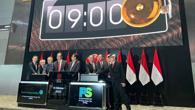 Pencatatan saham perdana PT Barito Renewables Energy Tbk (BREN) dan PT Pulau Subur Tbk (PTPS), Senin (9/10/2023). (Foto: Liputan6.com/Elga N)