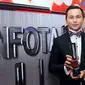 Penghargaan Selebriti Pria Paling Fashionable diraih oleh suami Ussy Sulistiowati, Andhika Pratama (Liputan6.com/Rini Suhartini)