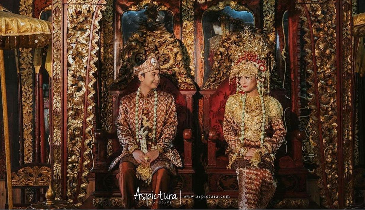 Foto Prewedding Raditya Dika Dan Anissa Aziza Dengan Adat Palembang