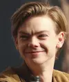Thomas Sangster adalah salah satu selebriti yang dibilang awet muda. Miliki wajah imut-imut, kamu tahu nggak berapa umurnya? Bukan belasan atau awal 20an, ia hampir berusia 28 tahun loh! (USA Today)