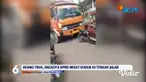 Seorang anggota DPRD Kabupaten Bogor nekat mengadang truk tambang yang melintas. Aksi itu dilakukannya karena truk tersebut dianggap telah melanggar aturan terkait jam operasional.