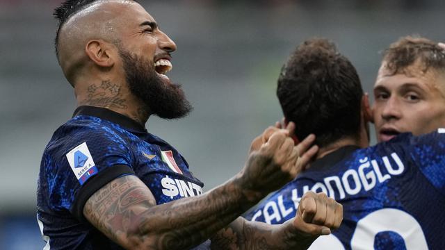 Dzeko dan Calhanoglu Bikin Gol, Inter Lumat Genoa 4-0