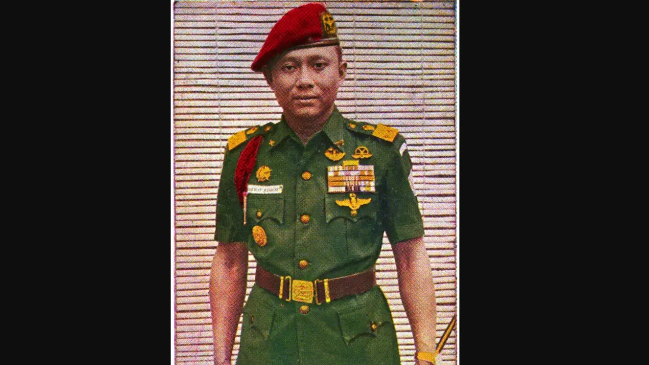 Jenderal TNI (Purn) Sarwo Edhie Wibowo ditetapkan menjadi Pahlawan Nasional.
