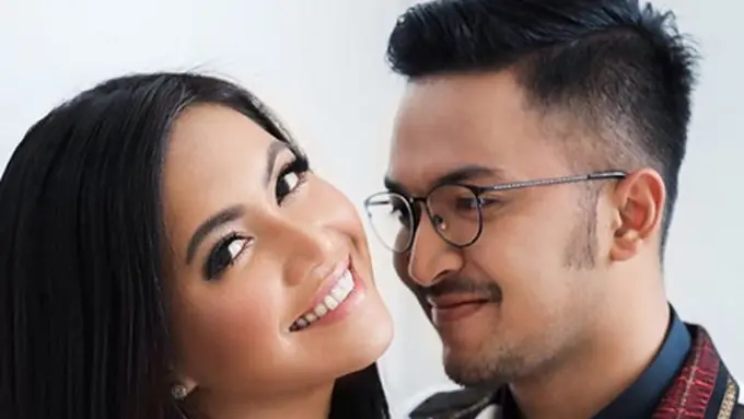 [Bintang] Ihsan Tarore dan Denada