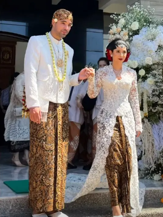 <p>Nadine Kaiser, putri dari mantan Menteri Kelautan dan Perikanan, Susi Pudjiastuti resmi menikah dengan kekasihnya Geoffrey Meyssonnier. [Foto: Instagram/nadiepascale]</p>