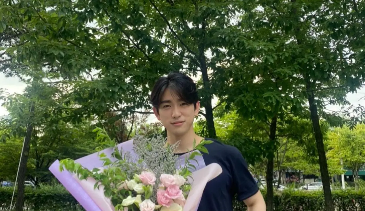Dijuluki Nation Boyfriend, pesona dan aura Jinyoung GOT7 memang cocok untuk julukan itu, ya! (FOTO: instagram.com/jinyoung_0922jy/)
