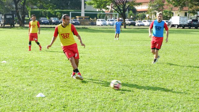 PS Tira, Gustavo Lopez