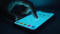 Ciri Orang yang Rajin Lihat Story tapi Jarang Posting Menurut Psikologi