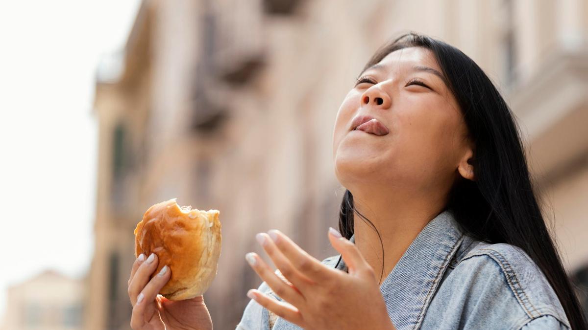 Savor First Bite, Kebiasaan Menikmati Gigitan Pertama agar Makan Tidak Berlebihan