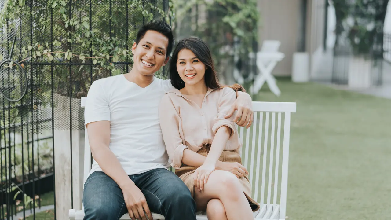 perempuan dan pasangan oktober taman