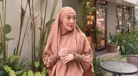 Ilustrasi Fashion Hijab Larissa Chou/https://www.instagram.com/@larissachou