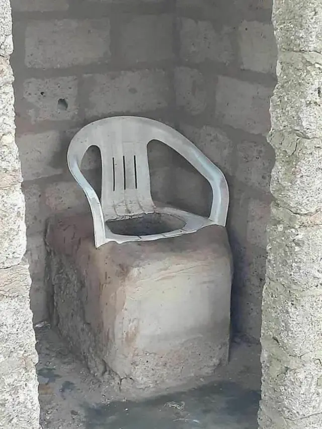 6 Potret Toilet Low Budget Ini Posisinya Ekstrem, Bikin Enggak Tenang