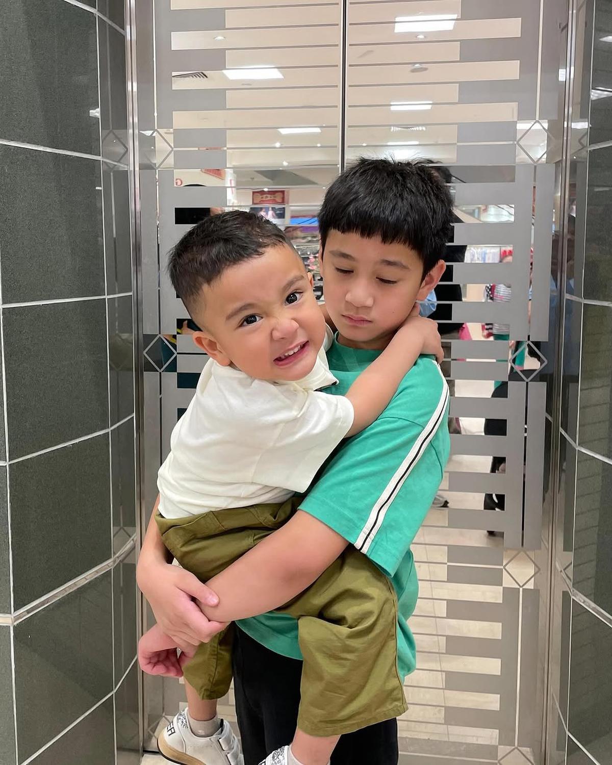 Potret Kebersamaan Rafathar dan Rayyanza Kalau Lagi Akur yang Menggemaskan