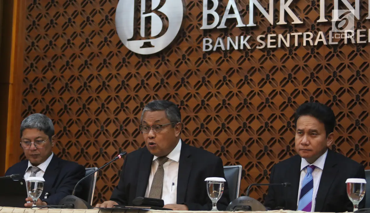 Gubernur Bank Indonesia (BI) Perry Warjiyo menggelar konferensi pers di Jakarta, Kamis (17/1). Bank Indonesia ( BI) memutuskan menahan suku bunga acuan BI 7-Days Reverse Repo Rate (BI-7RRR) pada level 6 persen. (Liputan6.com/Angga Yuniar)