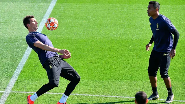 Melihat Latihan Pemain Juventus dan Ajax Jelang Bertanding