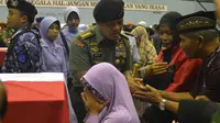 Panglima TNI Jenderal Gatot Nurmantyo menemui keluarga kru Hercules di Skadron 32 Abdulrachman Saleh Malang