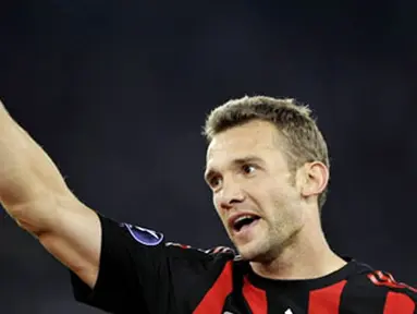AC Milan's Andrei Shevchenko celebrates after he scored the opening goal against FC Zurich during their UEFA Cup first round, second leg match on October 2, 2008 in Zurich. AFP PHOTO/FABRICE COFFRINI 