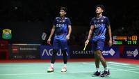 Ganda putra Indonesia, Muhammad Shohibul Fikri/Bagas Maulana saat menghadapi ganda putra Malaysia, Aaron Chia/Soh Wooi Yik pada laga babak 32 besar Kejuaraan bulu tangkis Indonesia Open 2023 di Istora Senayan, Jakarta, Rabu (14/6/2023). Muhammad Shohibul Fikri/Bagas Maulana kalah dua game langsung 16-21, 12-21. (Bola.com/Bagaskara Lazuardi)
