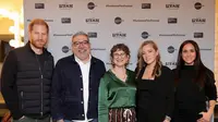 Gaya Simpel Meghan Markle dan Pangeran Harry Saat Muncul Bersama di Festival Film Sundance