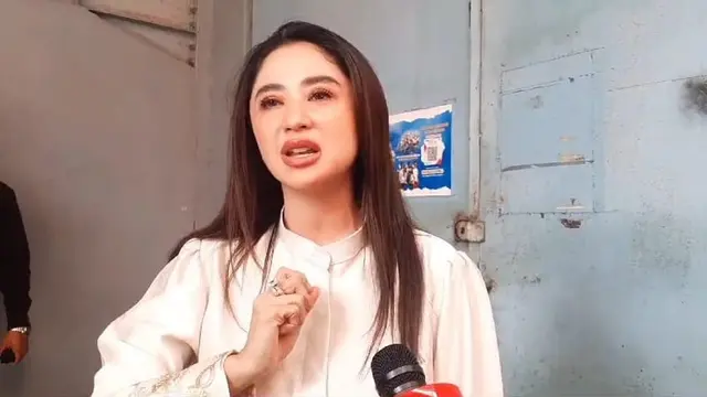 Dewi Perssik