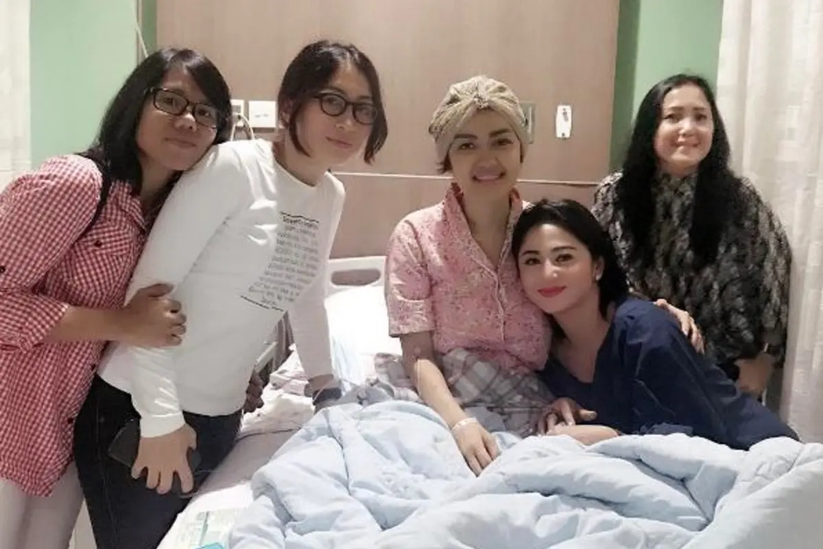 [Bintang] Julia Perez dan Dewi Perssik