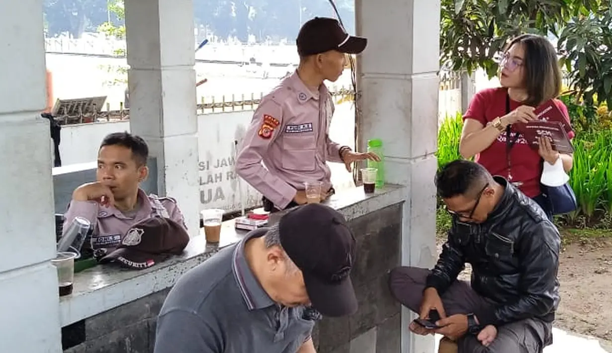 <p>Sejumlah Limited Edition Merchandise Piala Dunia persembahan SCM Grup akan diberikan kepada masyarakat yang beruntung. (Procomm Surya Citra Media)</p>