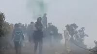 Video sekelompok pendaki menyalakan bom asap di Puncak Gunung Gede viral di media sosial. (Liputan6.com/ Ist)