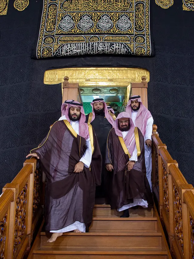 Tinjau Masjidil Haram, Pangeran Mohammed Cium Hajar Aswad