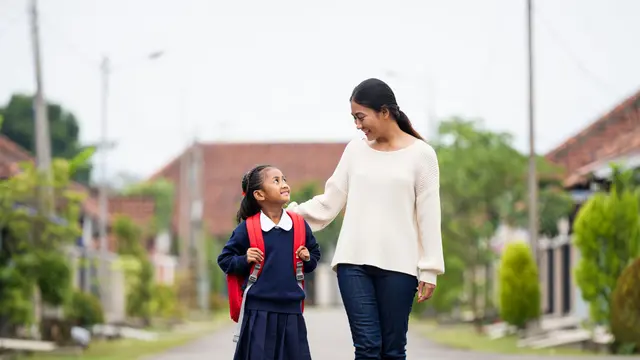 Baju Ibu Antar Anak Sekolah