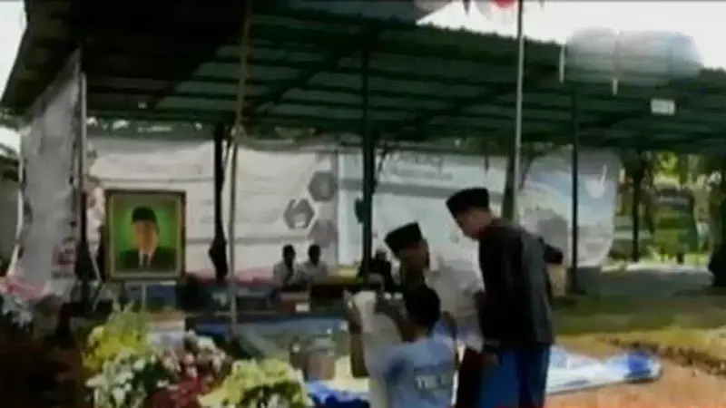 Ziarah Makam KH Hasyim Muzadi hingga Aksi Donor Darah