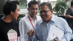 Komisioner Ombudsman RI, Adrianus Meliala bersama anggota Ombudsman lainnya tiba di gedung KPK, Jakarta, Selasa (15/5). Adrianus datang untuk membahas kasus penyiraman air keras terhadap penyidik senior KPK Novel Baswedan. (Merdeka.com/Dwi Narwoko)