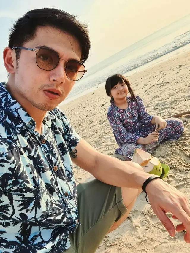7 Potret Kebersamaan Nicky Tirta dan Putri Semata Wayangnya Liburan ke Bali