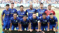 Starting XI Persib Bandung&nbsp;pada laga pembuka Piala Presiden 2024 melawan PSM Makassar di Stadion Si Jalak Harupat, Bandung, Jumat (19/07/2024). (Bola.com/Abdul Aziz)