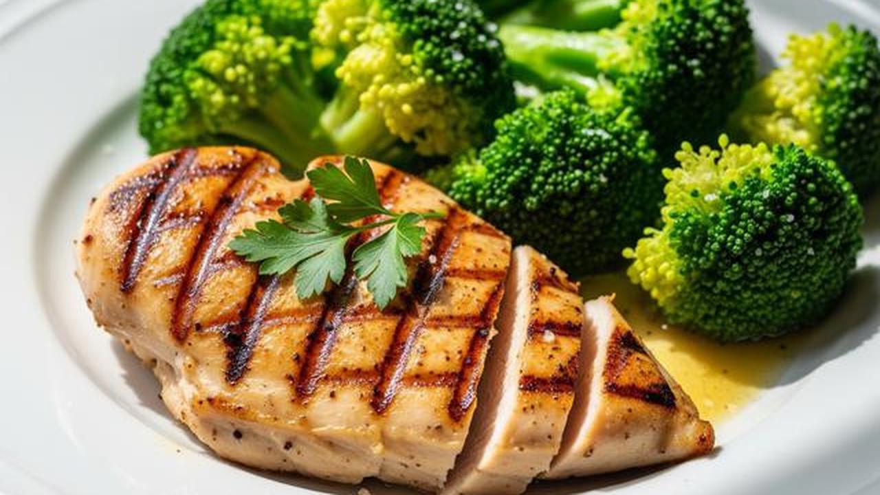 7 Menu Sahur Tanpa Karbo yang Tinggi Protein, Bikin Kenyang Lebih Lama