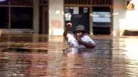 [VIDEO] Banjir 2 Meter Rendam Bukit Duri dan Kampung Pulo