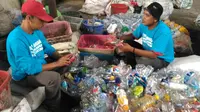 Pemilahan sampah menjadi kunci utama mendapat berkah dari barang yang kita anggap tak lagi berguna itu. (Liputan6.com/Dinny Mutiah)