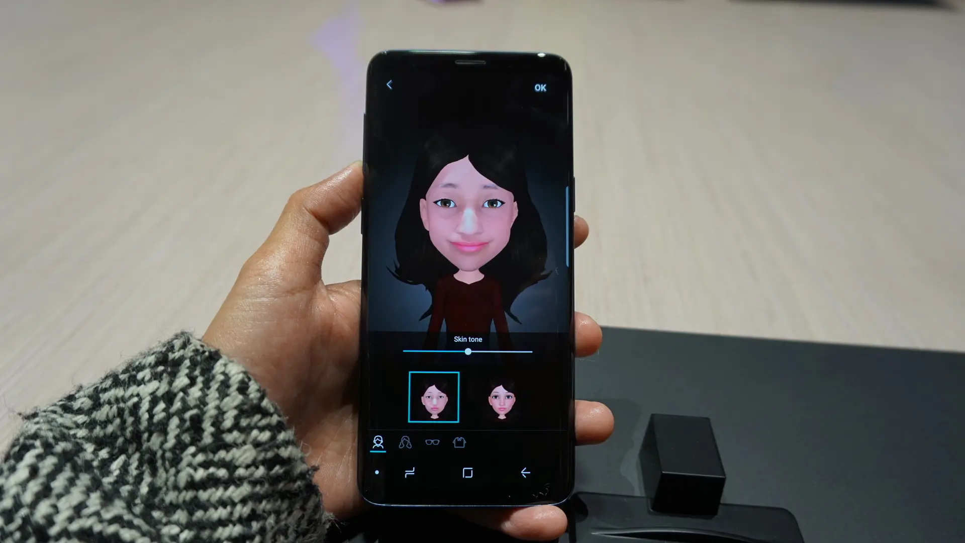 Mengubah foto selfie menjadi emoji pribadi dengan kemampuan AR Emoji pada Samsung Galaxy S9 (LIputan6.com/ Agustin Setyo W)
