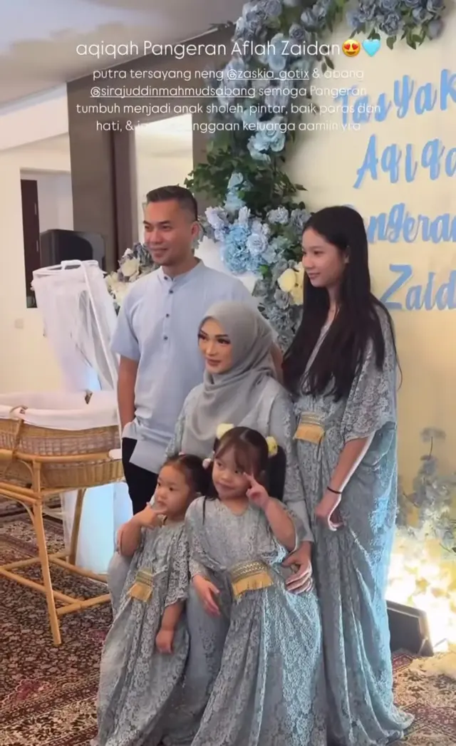 7 Potret Zaskia Gotik gelar akikah anak ketiga, akrab dengan putri sambung