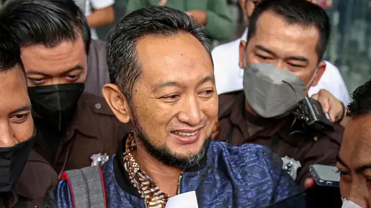 Modusnya, Andhi menjadi makelar barang di luar negeri dan memberi karpet merah kepada pengusaha yang bergerak di bidang ekspor-impor. Andhi melakukan aksinya itu sejak 2012 hingga 2022.