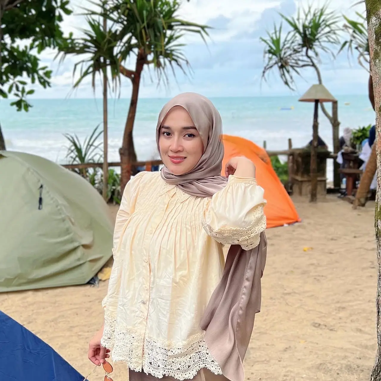 6 Potret Terbaru Ririe Fairus Usai 4 Tahun Cerai, Sudah Berdamai dengan ...