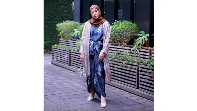 6 Potret Transformasi Gaya Hijab Natasha Rizky, dari Jilbab Simpel hingga Syari
