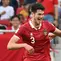 Selebrasi bek Timnas Indonesia, Sandy Walsh (kanan) bersama Elkan Baggott setelah mencetak gol ke gawang Jepang pada laga ketiga Grup D Piala Asia 2024 di Al-Thumama Stadium, Doha, Qatar, Rabu (24/1/2024) malam WIB. (AFP/Hector Retamal)